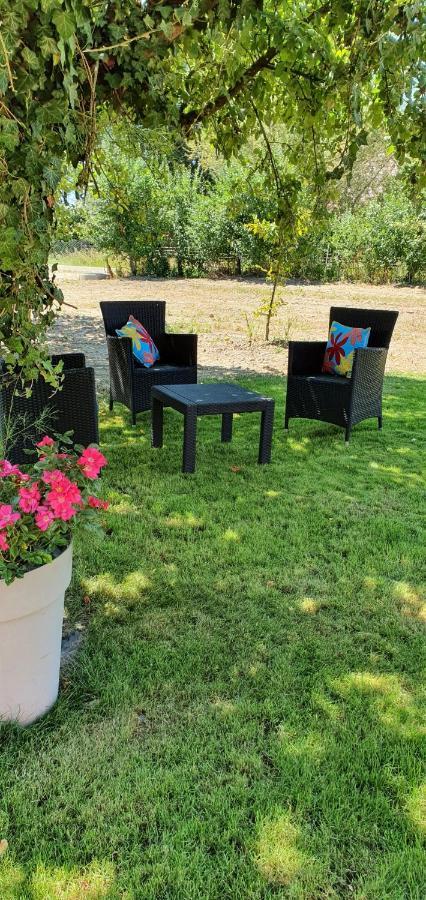 Gite De La Maison Du L.A.C Simard Ngoại thất bức ảnh